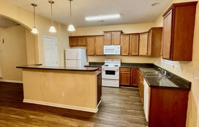 3 beds, 2.5 baths, $1,599