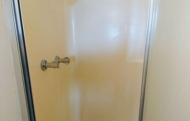 Studio, 1 bath, 300 sqft, $695, Unit 24