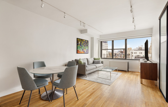 7 E 14th St