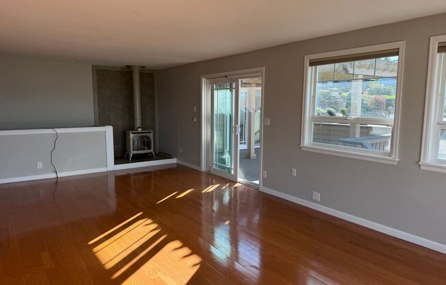 Spacious Home and Community Beach Access and Pet Friendly!!