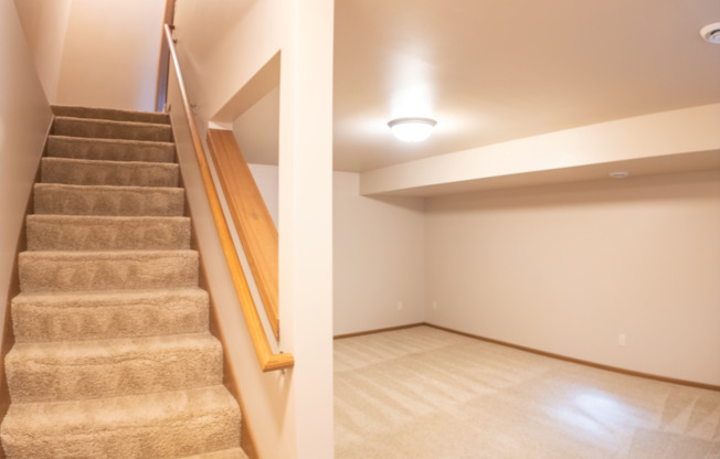 3 beds, 2.5 baths, 1,550 sqft, $1,650, Unit 2463 2