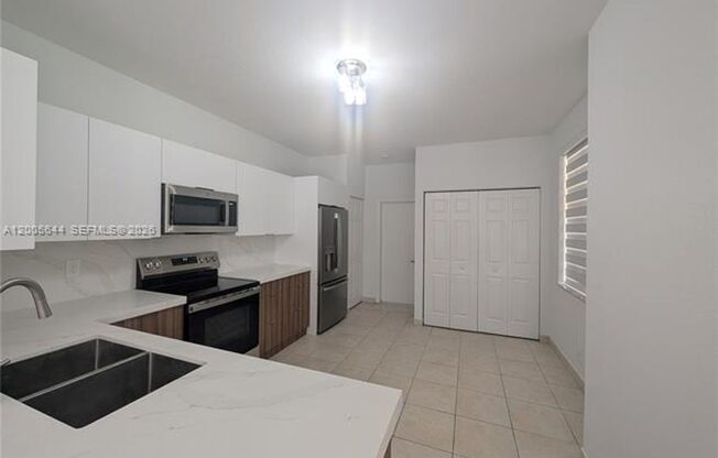 2143 Hacienda Ter th 2143 WESTON, FL 33327