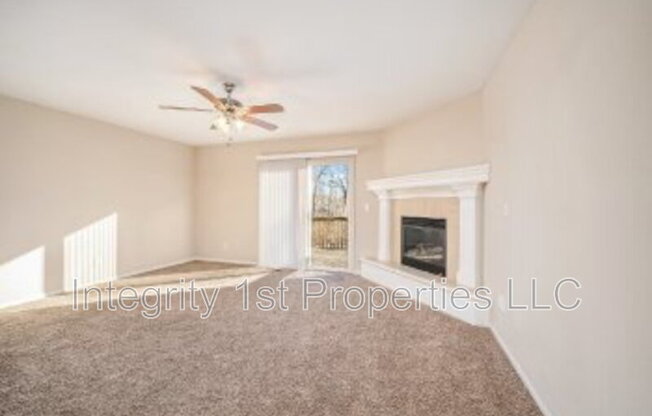 8887 N HELENA DR