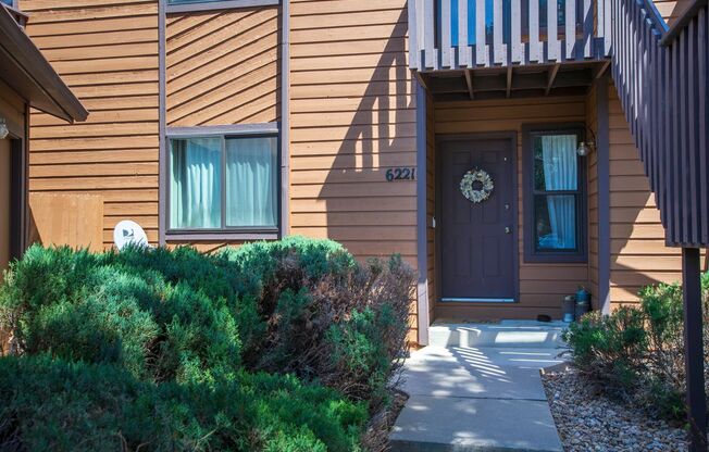 Spacious & Stylish 3-Bedroom Condo in Gunbarrel – Available Now!