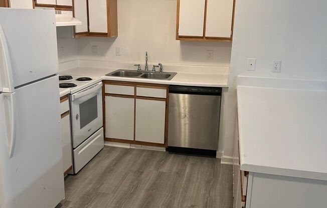 2 beds, 2 baths, 884 sqft, $1,090, Unit 179 2C