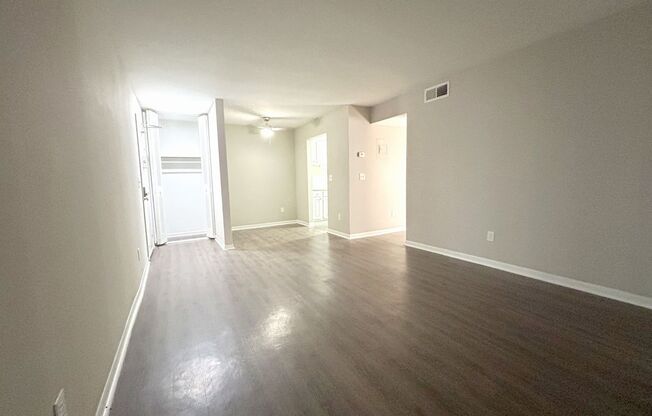 Updated, spacious 1st floor - 1 Bed, 1 Bath Condo close to Lynx Blue line, shopping, restaurants