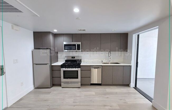 1 bed, 1 bath, 607 sqft, $2,350, Unit 602