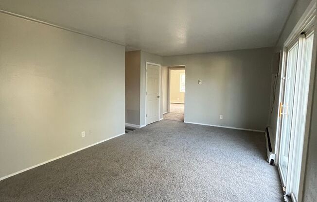 2 beds, 1 bath, $990, Unit 202