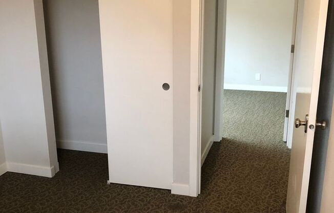 2 beds, 1 bath, $2,025, Unit Unit #219