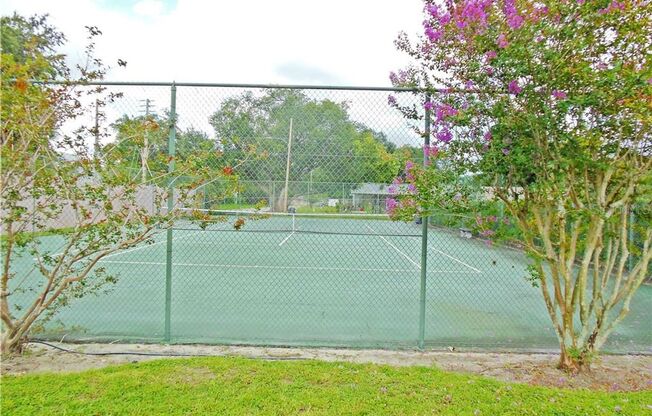 Spacious 2brm 1.5ba townhome Condo in The Villas off Conway Rd.