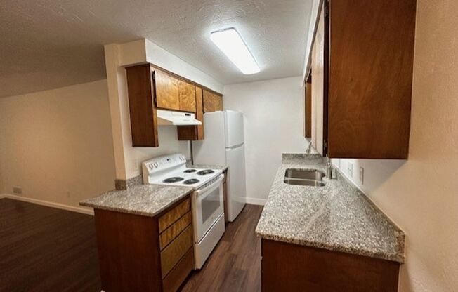 Remodeled Unit Of A Duplex with Central AC & Fenced Back Yard / Will Consider A Small Pet