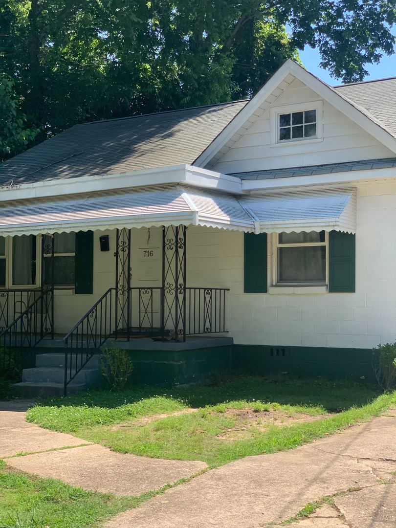 4 bedroom single-family house near Cameron Village