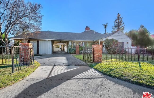 13768 ERWIN ST