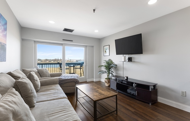 1 bed, 1 bath, 644 sqft, $2,400, Unit 407