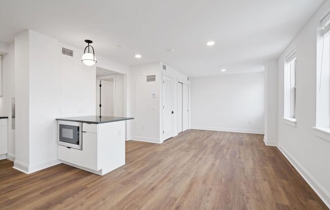 Studio, 1 bath, 576 sqft, $2,495, Unit 404