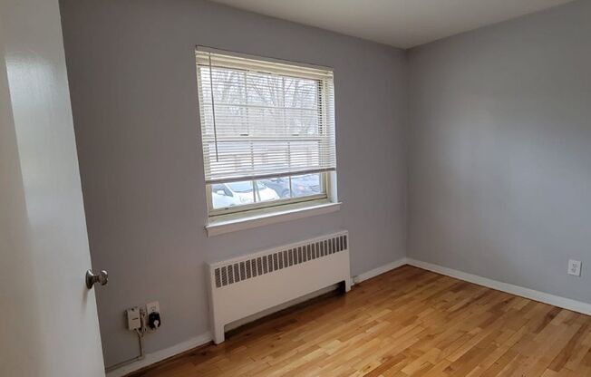2 beds, 1 bath, 825 sqft, $2,300, Unit S082A