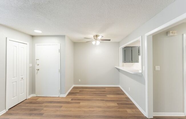 2 beds, 1 bath, 886 sqft, $1,125, Unit 421-25