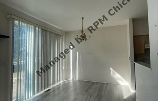 246 Sierra Pass Dr Schaumburg, IL 60194