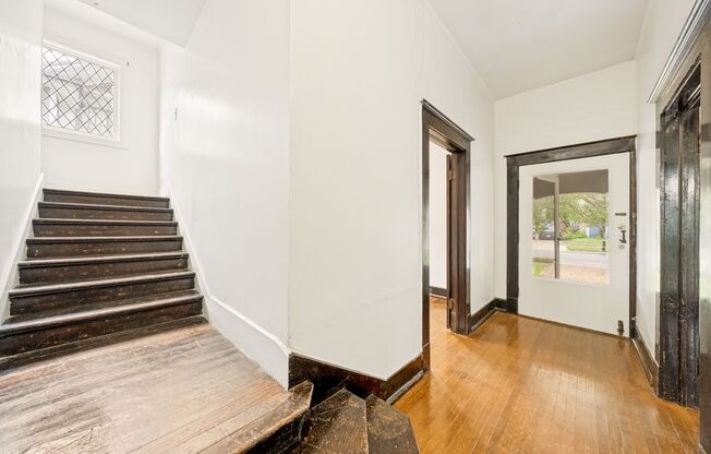 CHARMING 4-BEDROOM HISTORIC HOME IN TOBIN HILL