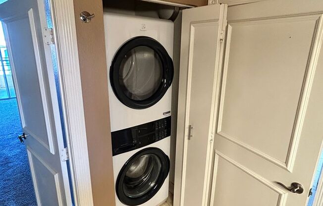 1 bed, 1 bath, $1,700, Unit #322
