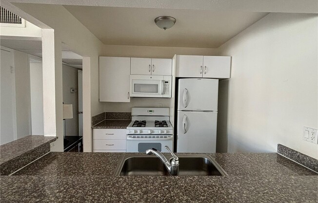 2 beds, 1 bath, 830 sqft, $2,700, Unit 207