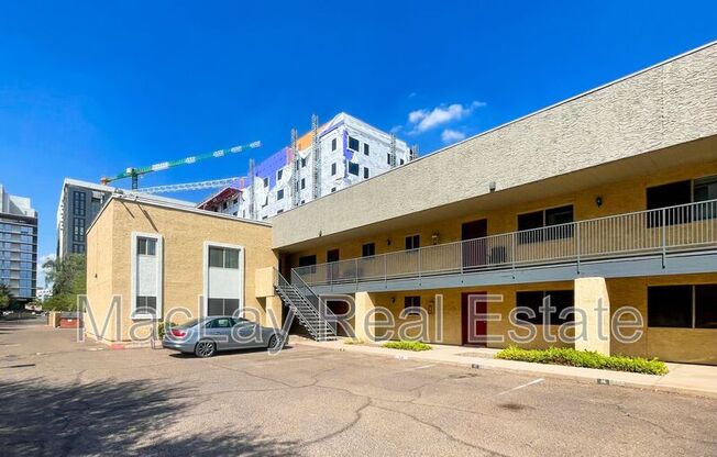 1014 E Spence Ave