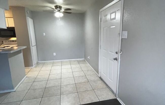 1 bed, 1 bath, 650 sqft, $1,300, Unit 203