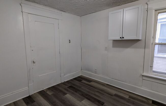 1 bed, 1 bath, $700, Unit 3