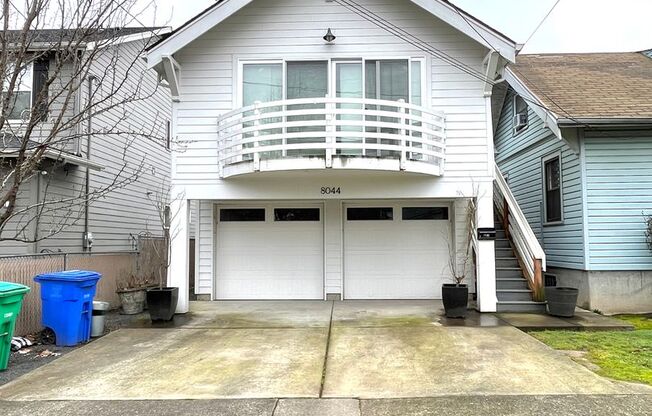 Sellwood Single Unit Building, 2nd Story Apt. Pricing with a House-like Feel