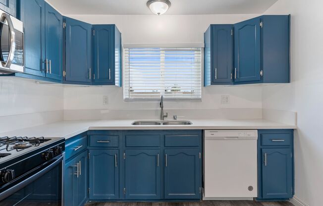 2 beds, 1 bath, 733 sqft, $2,195, Unit 07