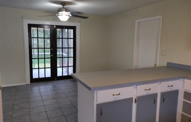1737 VIVIAN CT