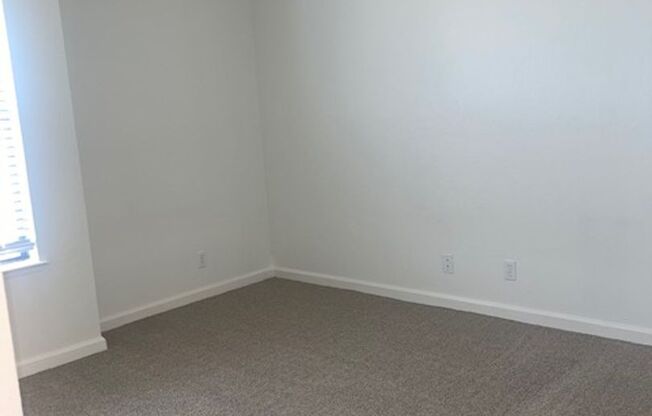 2 beds, 1.5 baths, 1,035 sqft, $1,890, Unit 14
