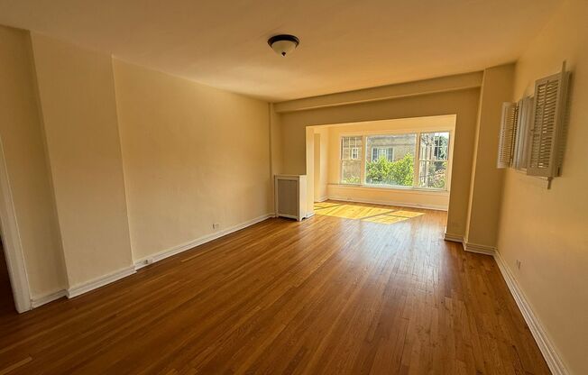 1 bed, 1 bath, 572 sqft, $1,510, Unit Old King Edward 21