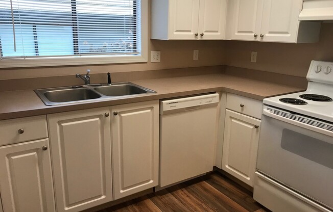 2 beds, 1.5 baths, 1,150 sqft, $1,595, Unit 16