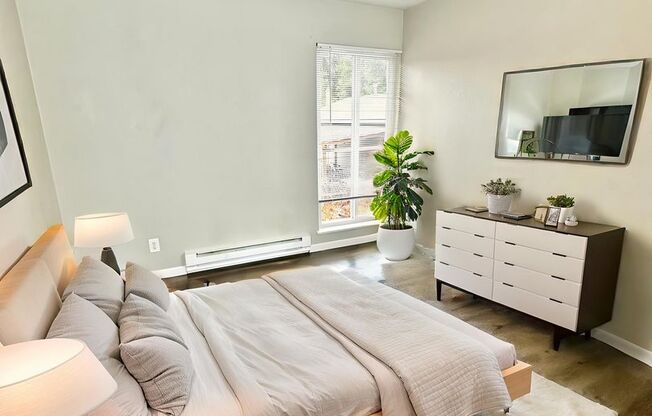 2 beds, 1 bath, $995, Unit 109