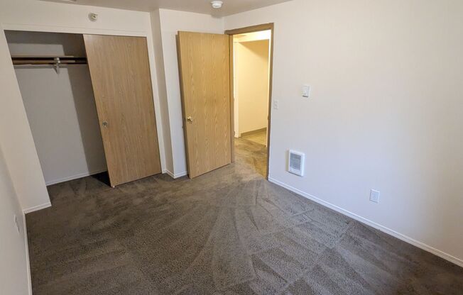 2 beds, 1 bath, 750 sqft, $1,195, Unit 31