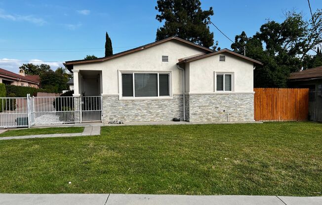 Beautiful 3 Bed 2 Bath House for Rent in Whittier with Central AC