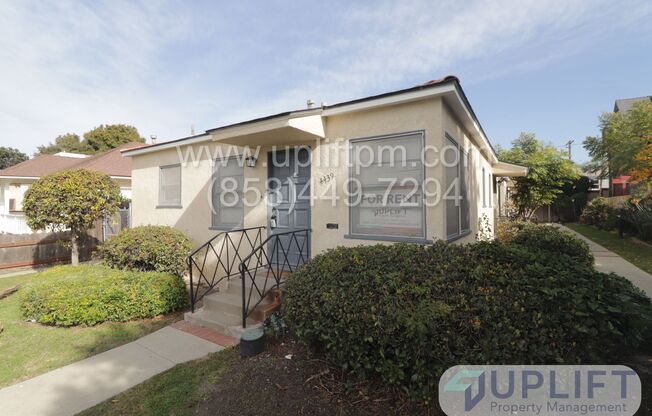 $500 off MOVE IN NOW! University Heights historic 1 bed end unit!