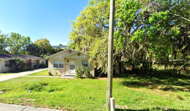 212 E DRURY AVE