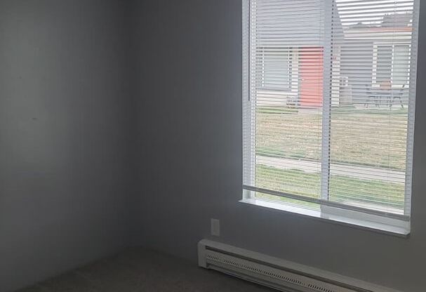 2 beds, 1 bath, 695 sqft, $1,230, Unit 505 Q7