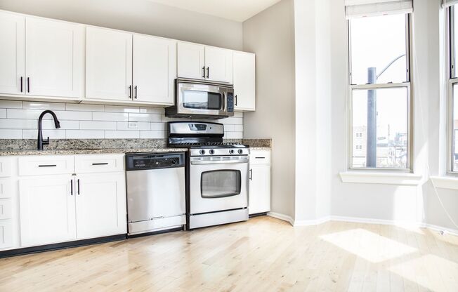 1 bed, 1 bath, 700 sqft, $2,495, Unit 3266 - 3E