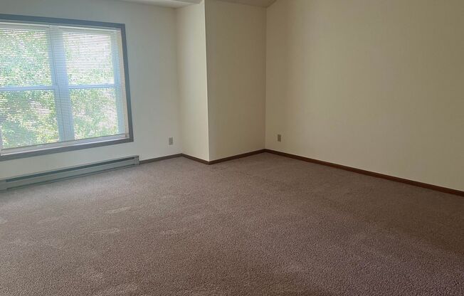 2 beds, 2 baths, 950 sqft, $1,795, Unit 7633CC