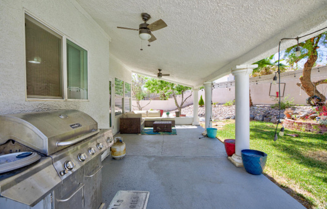 61 SWAN CIR