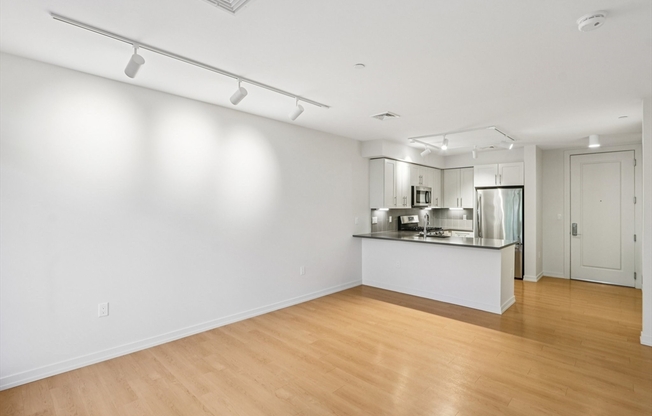1 bed, 1 bath, 739 sqft, $3,350, Unit 116