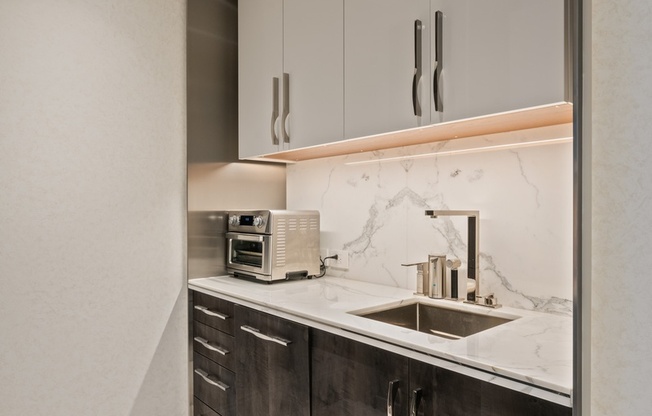 Studio, 1 bath, 563 sqft, $9,950, Unit 36-E