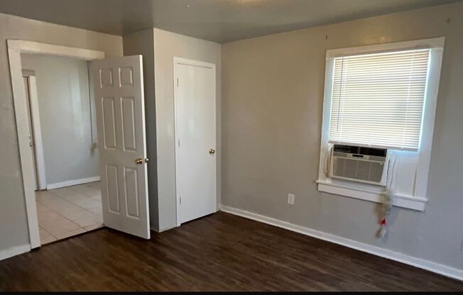 3 beds, 1 bath, $875