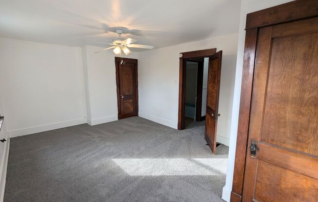 3 beds, 1 bath, $1,100