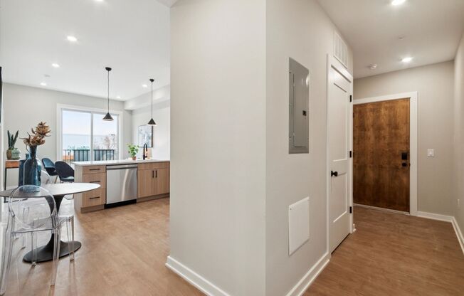 2 beds, 2 baths, 895 sqft, $1,790, Unit Unit 304
