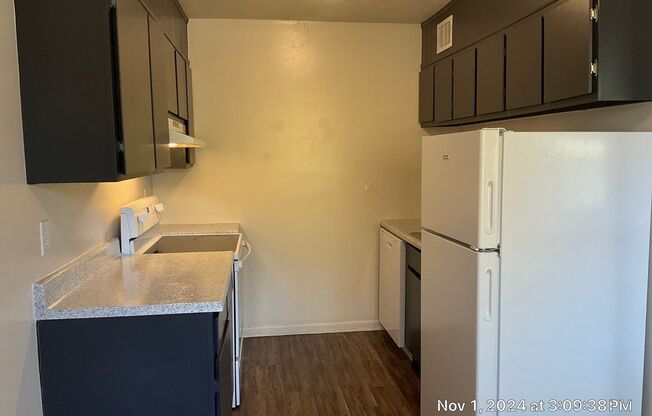 2 beds, 1 bath, 705 sqft, $1,095, Unit 02716-07