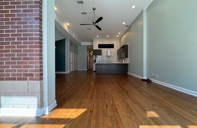 2112 W RACE AVE